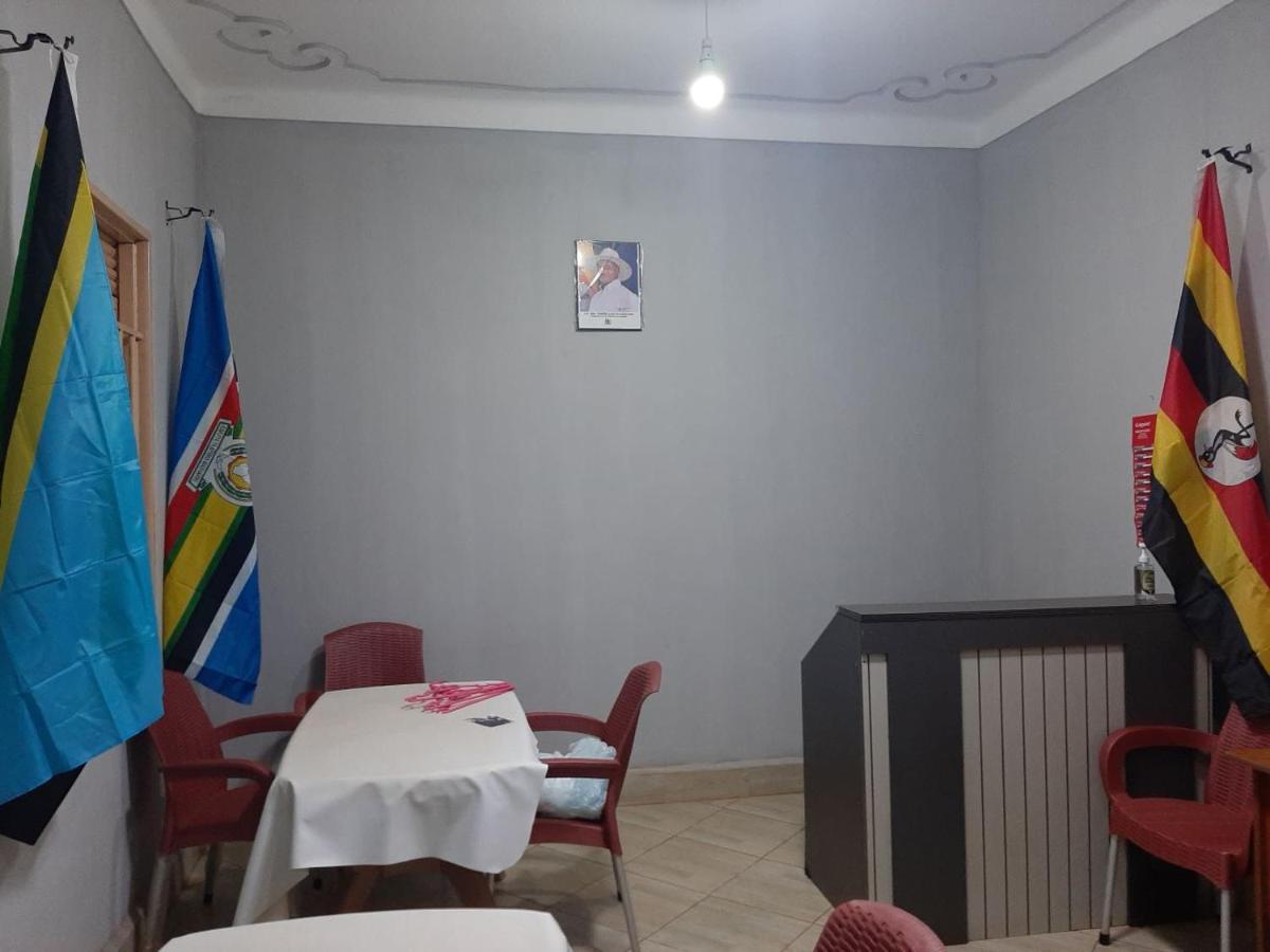 Jusvero Motel Jinja Kültér fotó